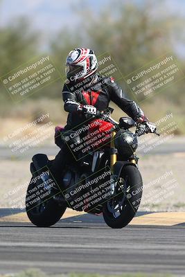 media/Oct-13-2025-Moto Forza (Mon) [[a66d839500]]/3-B Group/Session 3 Turn 2/